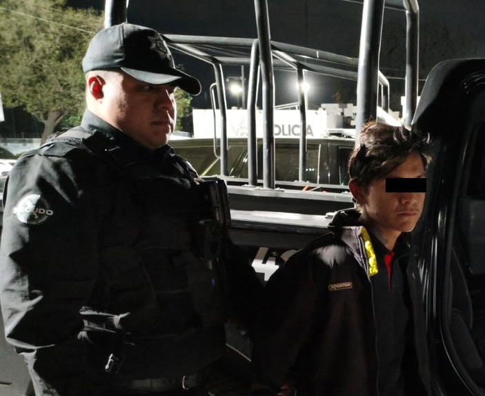 Roba en tienda y lo detienen