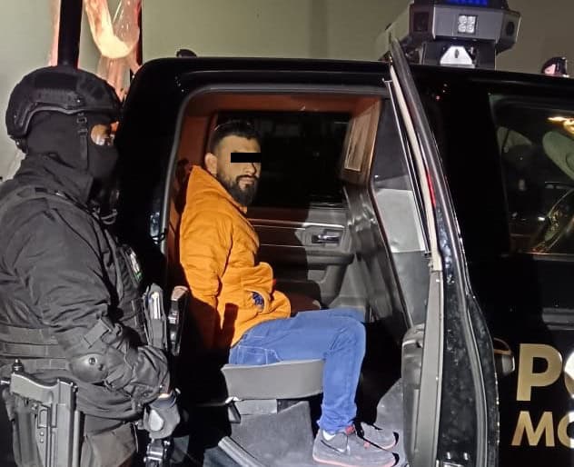 Rompen sellos de clausura en bar; los detienen