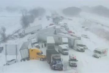 Desata tormenta invernal carambola masiva en Michigan