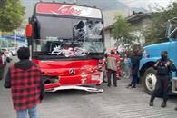 Deja choque de camiones 5  heridos