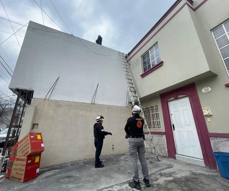 Instala clima y muere electrocutado