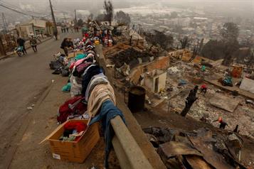 Damnificados claman por ayuda tras incendios que dejan 20 muertos