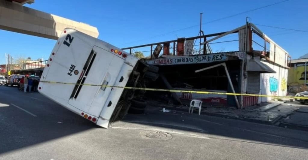 Aseguran que chofer roba cami&oacute;n accidentado