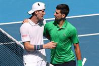 Avanza Djokovic en Abierto de Australia