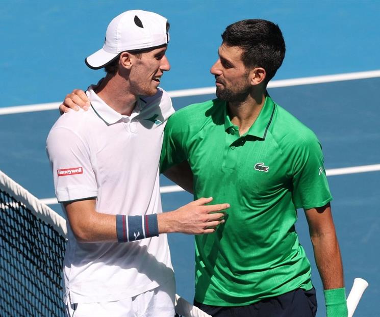 Avanza Djokovic en Abierto de Australia