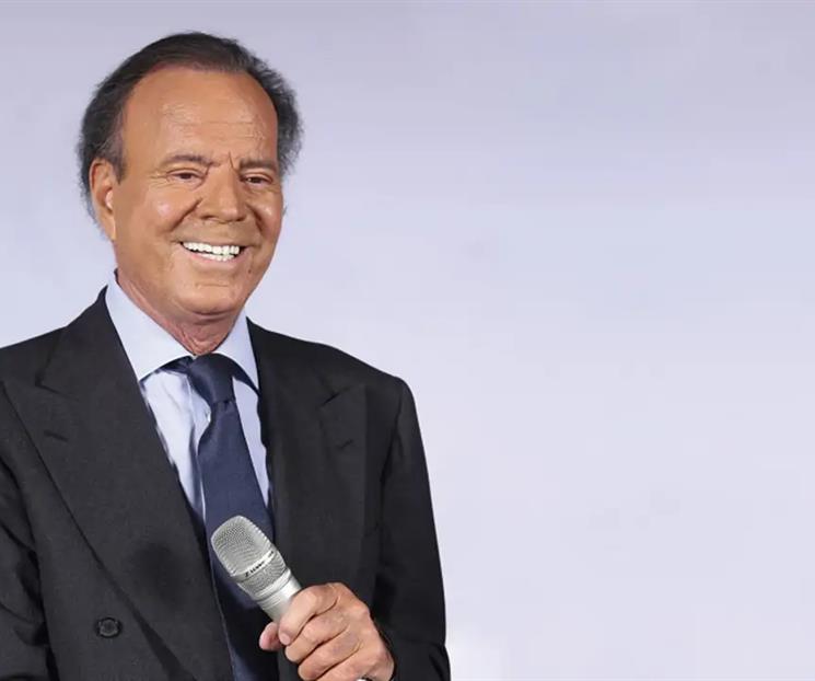 Revelan mensajes de exempleada que acusa a Julio Iglesias