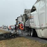 Chocan tr&aacute;ileres en Sabinas