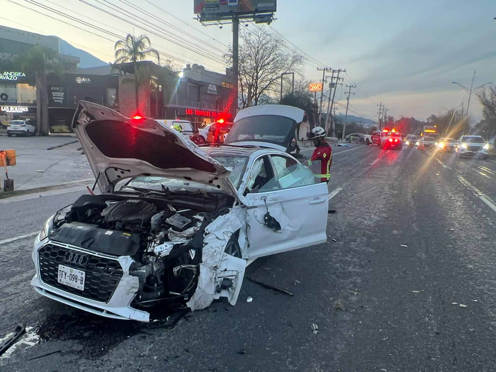 Un accidente entre una camioneta y un veh&iacute;culo dej&oacute; como saldo a una persona sin vida y dos lesionados, en Santiago.