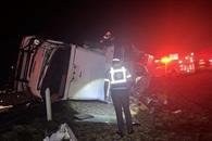 Vuelca tráiler tras choque Vuelca tráiler tras choque