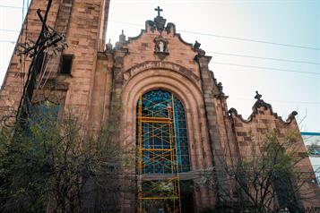 Inician restauraci&oacute;n de vitrales del Templo San Jos&eacute;