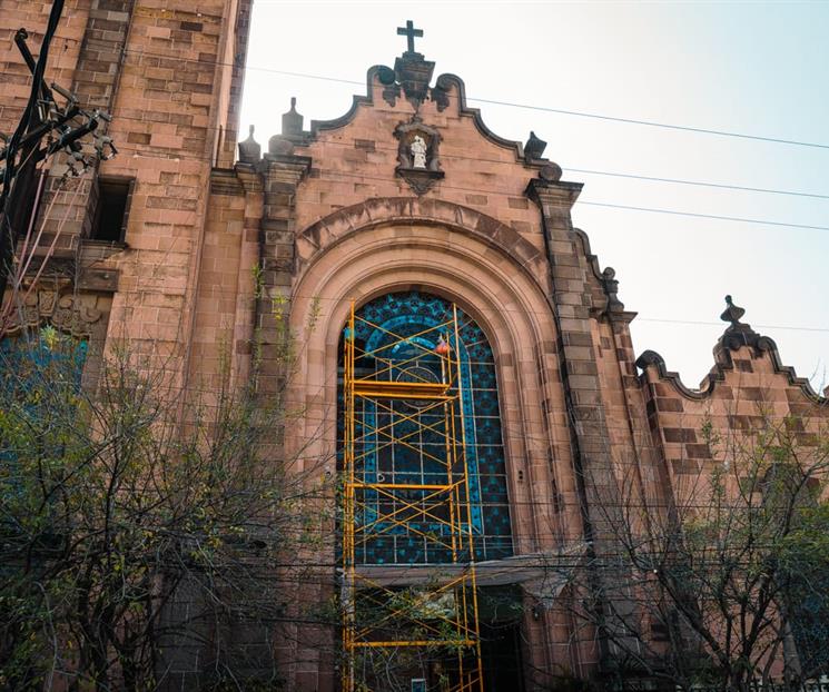 Inician restauración de vitrales del Templo San José Inician restauración de vitrales del Templo San José