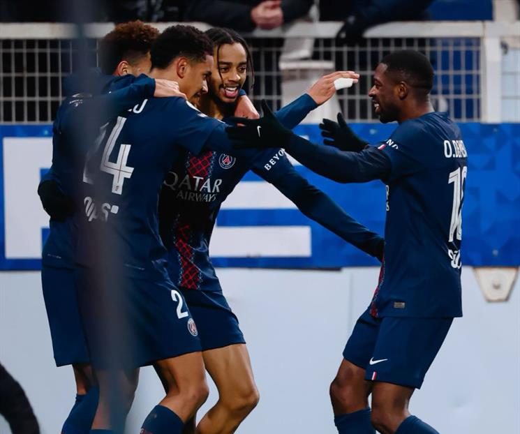 Recupera PSG la cima