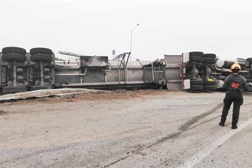 Choca tren contra tr&aacute;iler