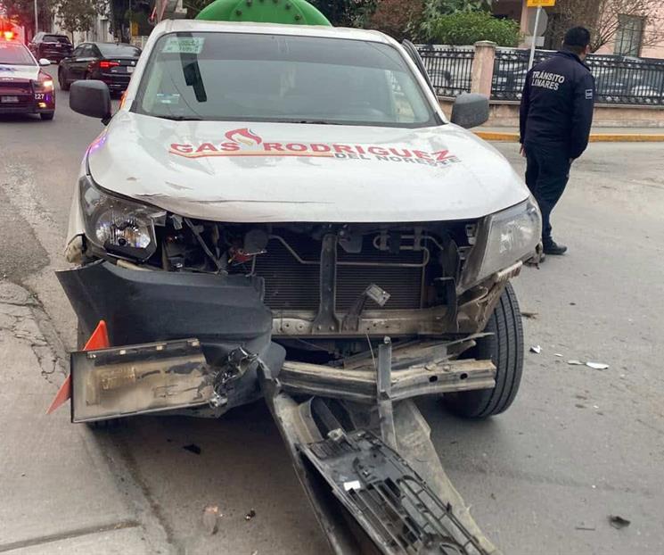 Choca pipa de gas en Linares