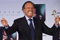 Fiscalía archiva denuncia contra Julio Iglesias en España Fiscalía archiva denuncia contra Julio Iglesias en España