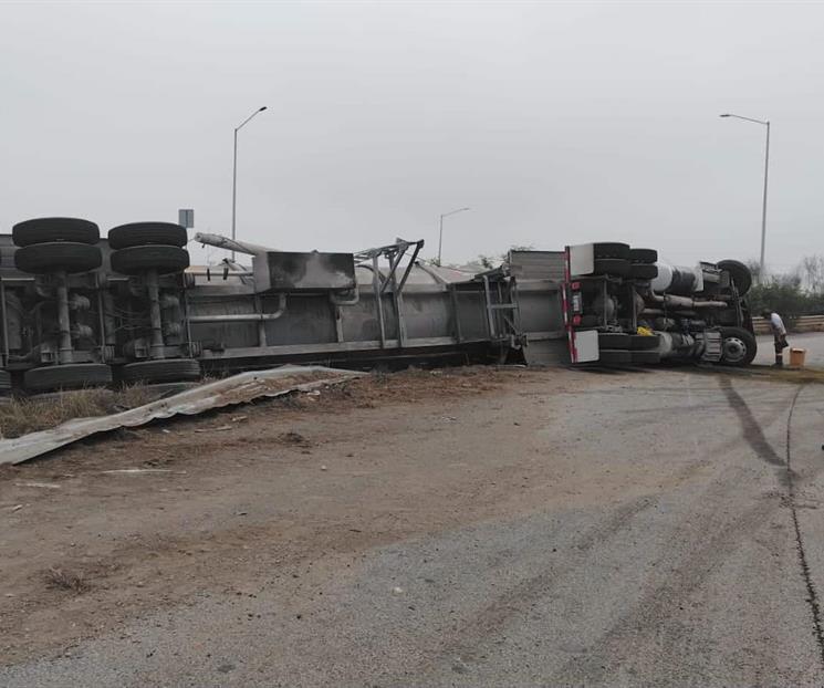 Vuelca pipa en Anillo Periférico Vuelca pipa en Anillo Periférico