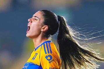 Remontan felinas y siguen invictas