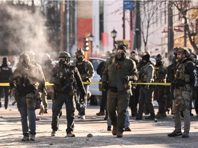Medios de Minneapolis evocan un clima de guerra civil Medios de Minneapolis evocan un clima de guerra civil