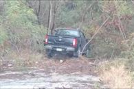 Cae camioneta al R&iacute;o Santa Catarina; conductor resulta lesionado