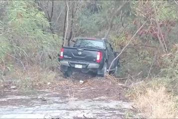 Cae camioneta al R&iacute;o Santa Catarina; conductor resulta lesionado