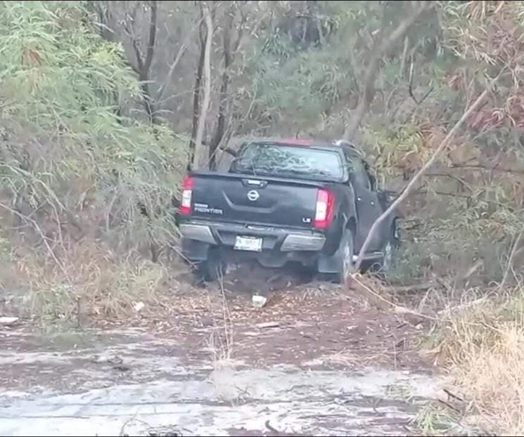 Cae camioneta al R&iacute;o Santa Catarina; conductor resulta lesionado