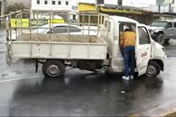 Estrella camioneta contra &aacute;rbol