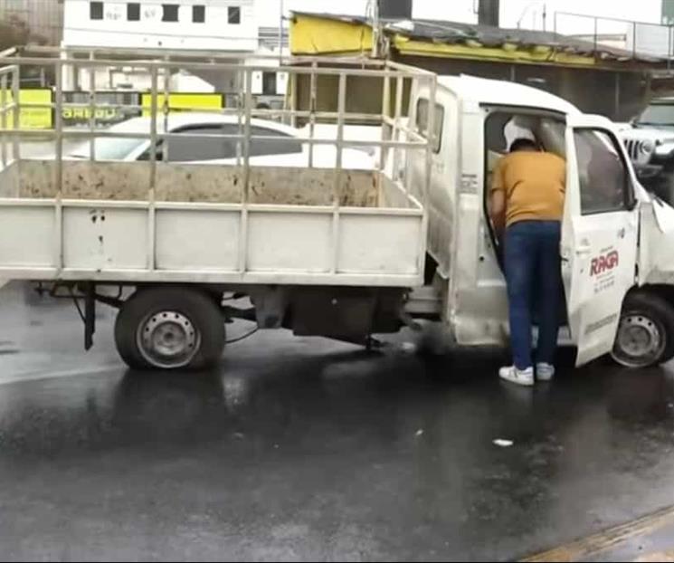 Estrella camioneta contra &aacute;rbol