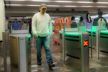 Entran en funcionamiento nuevas puertas en estaci&oacute;n Z&oacute;calo del Metro