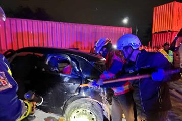 Cuatro lesionados por choque de auto con el tren en Linares
