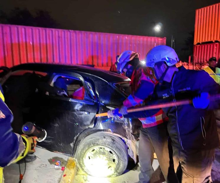 Cuatro lesionados por choque de auto con el tren en Linares