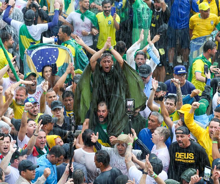 Hiere rayo a 47 manifestantes en Brasil