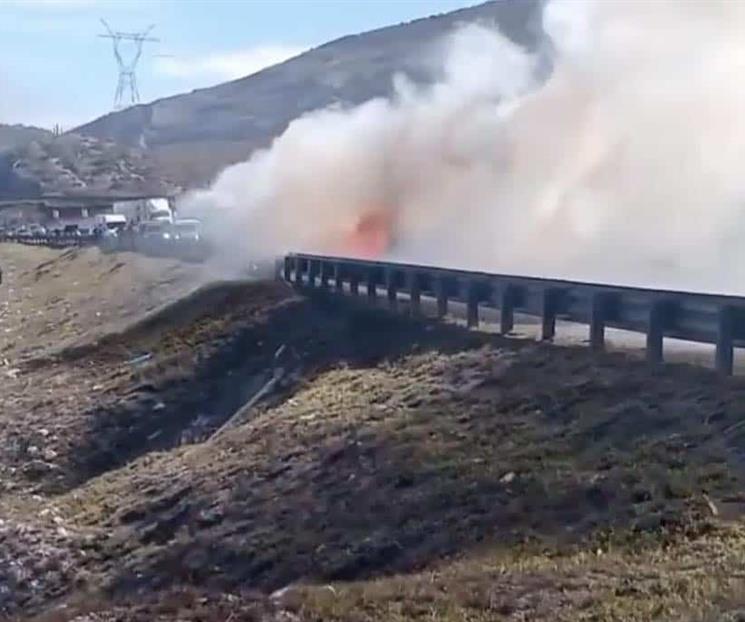 Arde tr&aacute;iler en la Saltillo
