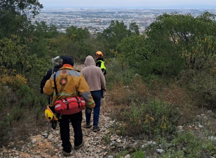 Logran rescatar a excursionista en el Cerro del Topo Chico