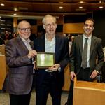 Honra UDEM la huella y liderazgo de Azc&uacute;naga Guerra