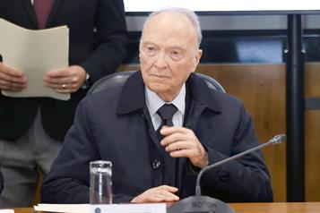 Aprueban al exfiscal como embajador en Inglaterra