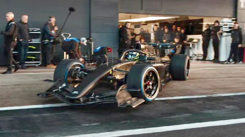 Celebra Checo su cumpleaños conduciendo auto de Cadillac Celebra Checo su cumpleaños conduciendo auto de Cadillac