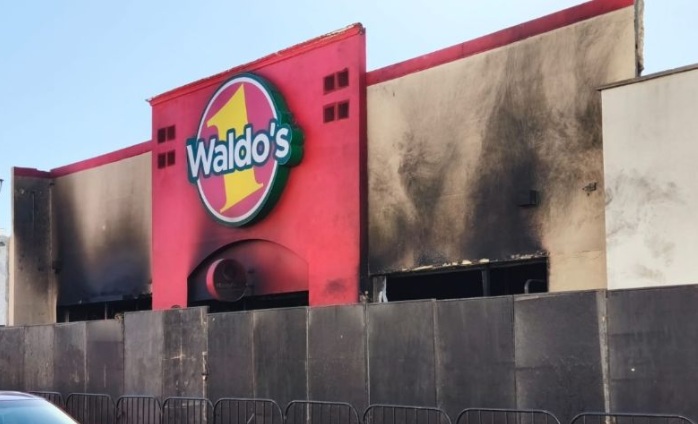 Vinculan a 6 personas y a representante de Waldos por incendio