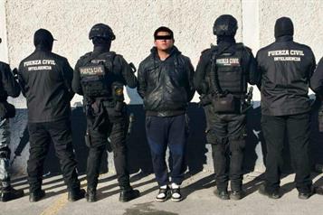 Cae con cuatro armas cortas y una larga