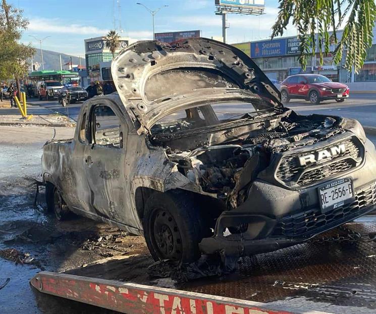 Arde camioneta en Gonzalitos