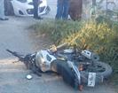 Resulta herido al chocar en su moto