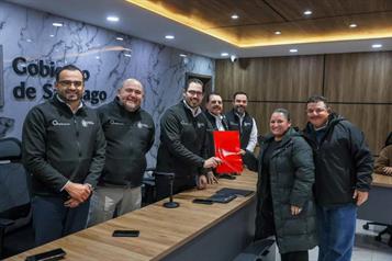 Entregan en Santiago escrituraci&oacute;n de sus viviendas a 12 familias