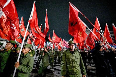 Presiona Trump a Cuba y asegura que la isla est&aacute; "muy cerca de caer"