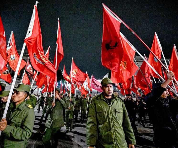 Presiona Trump a Cuba y asegura que la isla est&aacute; "muy cerca de caer"