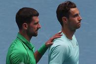 Avanza Djokovic tras lesi&oacute;n de Musetti