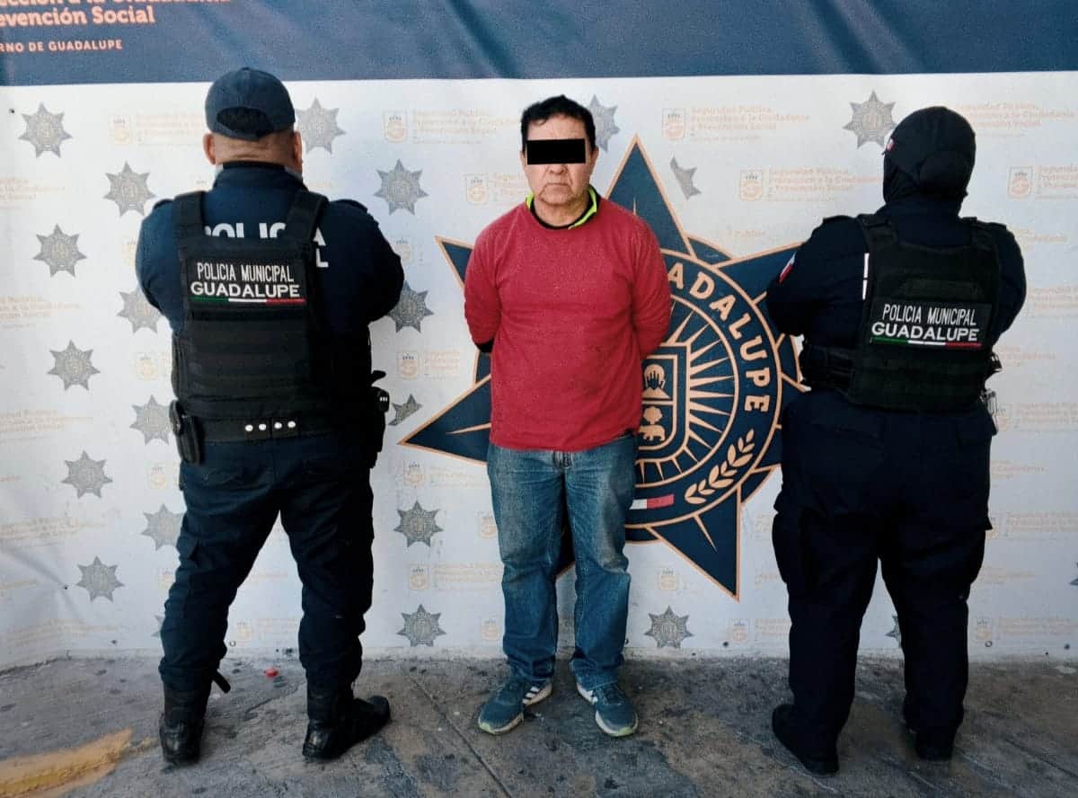 Tras un operativo de seguimiento por c&aacute;maras del C-4, polic&iacute;as de Guadalupe capturaron a un hombre que conduc&iacute;a un auto robado 24 horas antes.