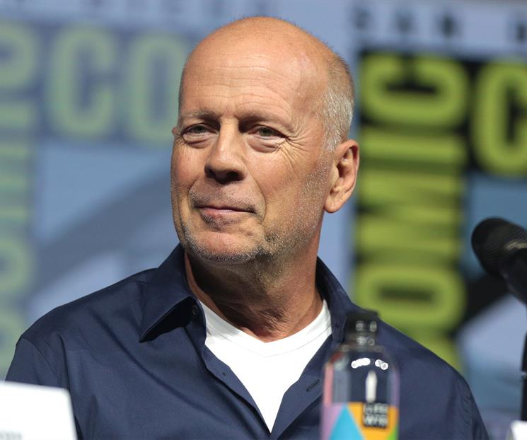 Bruce Willis no sabe que tiene demencia afirma su esposa Bruce Willis no sabe que tiene demencia afirma su esposa