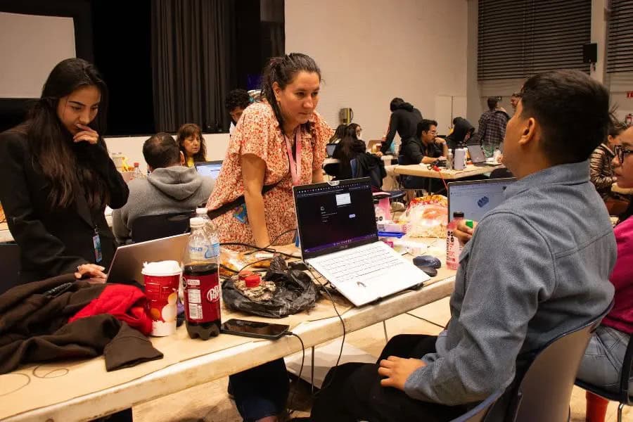 De Colombia al Tec: lleva ingenier&iacute;a y negocios al aula