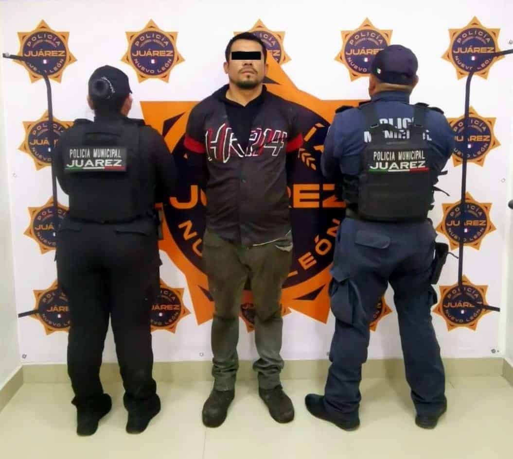 Los elementos de la Secretar&iacute;a de Seguridad y Protecci&oacute;n Ciudadana recuperaron un veh&iacute;culo con reporte de robo vigente y detuvieron a su conductor, en calles de la Colonia Coahuila, en el municipio de Ju&aacute;rez.