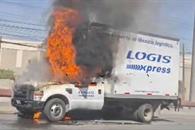 Arde cami&oacute;n de carga en Apodaca