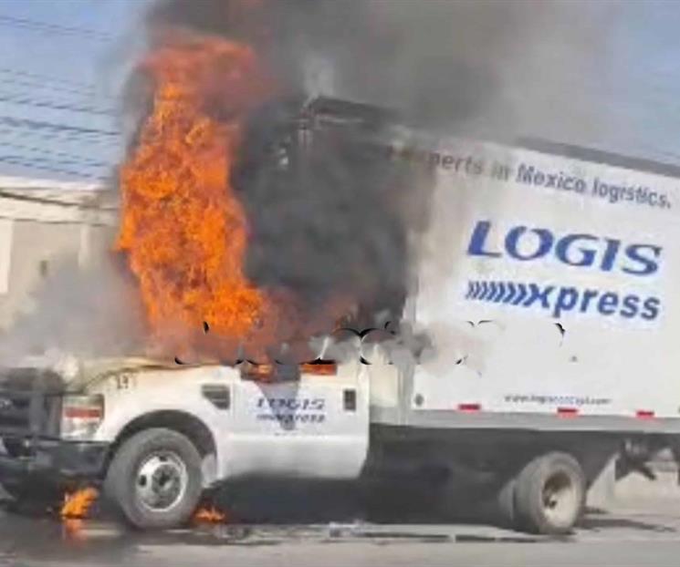 Arde camión de carga en Apodaca Arde camión de carga en Apodaca
